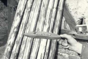 Weberei in Sabrodt, Arbeitstechnik : Handwerkstechniken - Weberhandwerk. Ort: Zabrod / Sabrodt. Weberschiffchen mit aufgewickelter Spule.