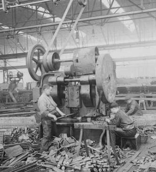 Blech- und Fassoneisenschere : Technikgeschichte | Technologie | Maschinenbau und Eisengiesserei | Dampfmaschinenbau | Cottbusser Maschinenbau-Anstalt und Eisengießerei AG