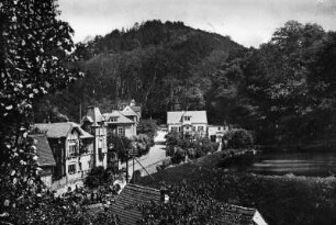 Pillnitz (Dresden-Pillnitz). Stadtteilansicht mit Eingang in den Friedrichsgrund (Meixgrund). Blick nach Nordost