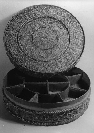 Dose mit Innenfächern : Hölzerne Dose mit Innenfächern, vielleicht Germanisches Nationalmuseum Nürnberg