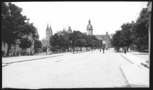 Naumburg. Wilhelmsplatz mit Dom und Otmarskirche