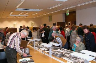 Benutzungsraum der Deutschen Fotothek (Ebene -2) : Besucher im Benutzungsraum der Deutschen Fotothek (Ebene -2)