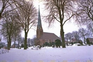 Kirchenweg: Friedenskirche: Blick von Südwesten: davor Friedhof