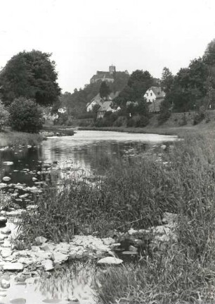 Scharfenstein, Zschopau : Scharfenstein. Blick über die Zschopau zur Burg. von Süden