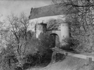 Klipphausen-Scharfenberg. Schloss Scharfenberg. Blick auf das Rondell