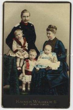 Kaiser Wilhelm II., König von Preußen mit seiner Familie, um 1884