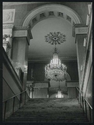 Nationaltheater, München Wiederaufbau: Treppenaufgang zu Ionischen Sälen