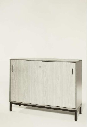 Aktenschrank (Modell 842)