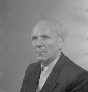 Porträtaufnahmen von Walter Maschke, Generalsekretär der Deutschen Volksbühne : Porträt von Walter Maschke