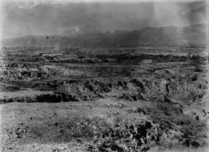 Becken : Blick in das felsige Becken von Tarija
