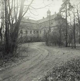 Schloss (im Verfall)