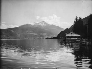 Milch-Trinkhalle : Milch-Trinkhalle am Ufer des Zellersees in südlicher Richtung Berge