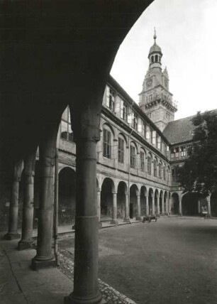 Wolfenbüttel, Schloss : Wolfenbüttel. Schloss. Innenhof mit Arkaden