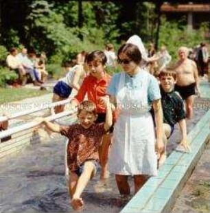 Wassertreten im Kurort Bad Gottleuba (Sachsen)
