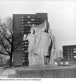 Lenindenkmal, Nachtaufnahmen