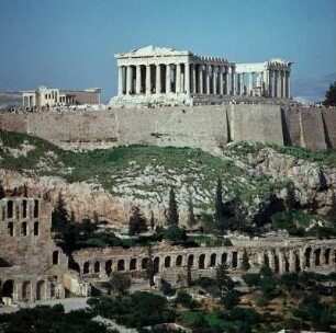 Athen, Akropolis, Blick von der Pnyx, von Süden auf Akropolis und die Stoa Eumenes II.