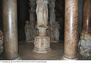 Kanzel, Unterbau, Mittelstütze mit theologischen Tugenden, Plinthe mit Freien Künsten