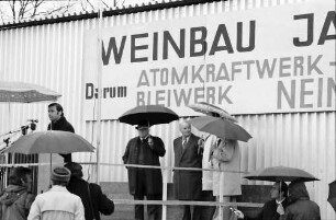 Sasbach: Kundgebung gegen Bleiwerk Marckolsheim und Atomkraftwerk Wyhl; Bürgermeister von Sasbach