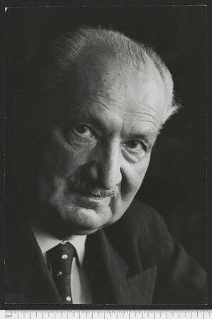 Porträtaufnahme Martin Heidegger