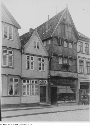 Buxtehude, Altes Haus vom Jahr 1616 : Buxtehude. Elbmarschen. Altes Haus vom Jahr 1616. Ladengeschäft Lederwaren Wilhelm Lange