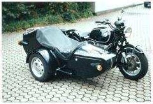 BMW Motorrad R 60 mit Beiwagen, Seitenansicht von vorn