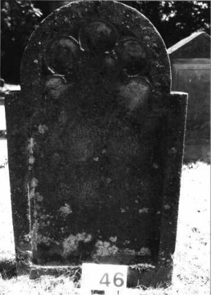 Grabstein 146 (Index: 100085457) Zustand: Rückseite teilweise gesprungen m. Textver Maße HxBxT: 108x59x10 cm Beschreibung: Stele, eingezog. Rundbogenabschl. , Schriftfeld eingetieft mit Maßwerk auf Vordersei: Grabstein 146
