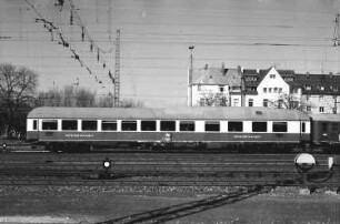 Freiburg: EK-Speisewagen auf den Gleisen des Hauptbahnhof Freiburg