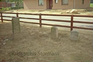 Sprenger Weg 1: Stormarnsches Dorfmuseum: Freigelände: historische Grenzsteine