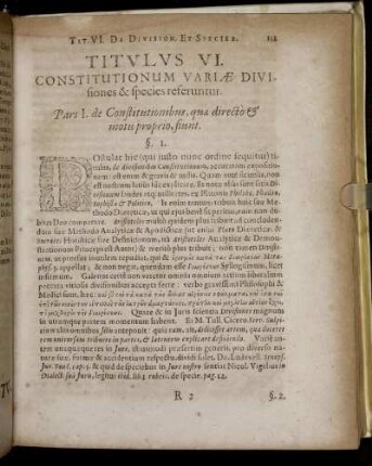 Titulus VI. Constitutionum Variæ Divisiones & species referuntur.