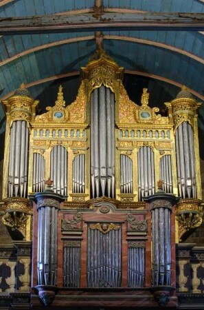 Frankreich. Bretagne. Finistere. Sizun. Enclos paroissial. Umfriedeter Pfarrhof. Kirche innen. Orgelprospekt. 17 Jahrhundert