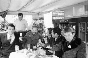 Freiburg: Parteiengespräch unter einem Dach; von links nach rechts: Klaus Rösch, FDP; Henning Wellenbrock, FDP; Margit Lemmer, CDU; Dr. Conrad Schröder, CDU; Dr. Jürgen Meyer, SPD