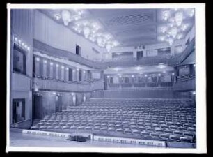 Schauspielhaus, Hannover: Ansicht Zuschauerraum und Proszenium (Negativ zu Inv. Nr. TBS 153,04)
