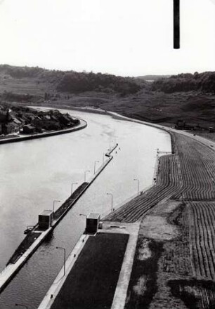 Schleuse und Oberer Vorhafen Grevenmacher/Mosel