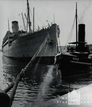 Genua. Hafen. Die "Brasil" geht vor Anker