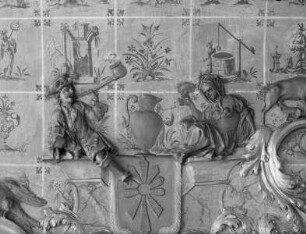 Innendekoration des Porzellanzimmers — Drolerien und Grotesken — Zechendes Pärchen