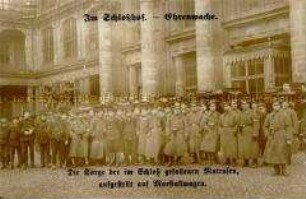 Ehrenwache für die beim Schlosskampf getöteten Matrosen