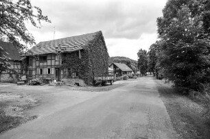 Hofanlage (Hakenhof, Fachwerk); Vöhl, Ortsstraße 2