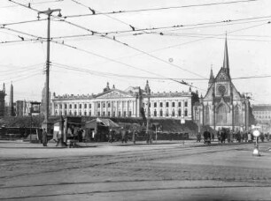 Augustusplatz mit Schuttmassen