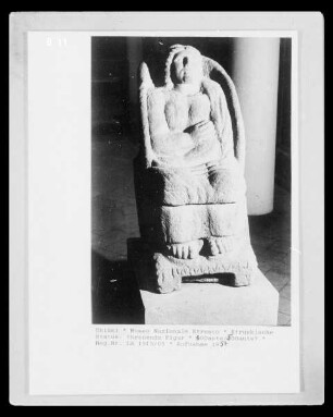 Etruskische Statue: thronende Figur