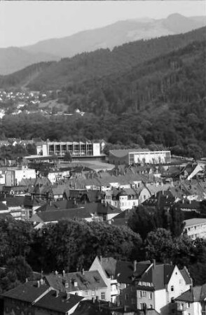 Freiburg: Vom Schlossberg auf Messe und Stadthalle