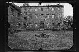 Jessen (Elster). Schloß (18. Jh., Umbau 19. Jh.). Hofansicht