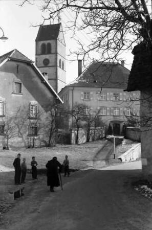 Hochsal: Gasse mit Pfarrhaus und Alte Hotzenkirche