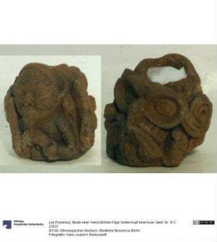 Büste einer menschlichen Figur, hinten Kopf einer Eule