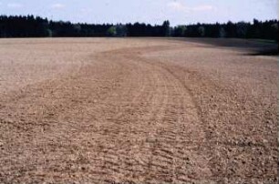 Fotografie: Antriebs- und Anbausystem, Fahrwerk, Reifen, Reifenprofil, Bodendruck
