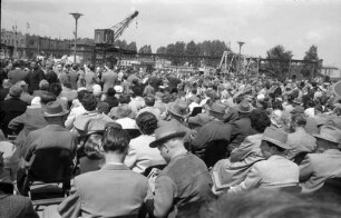 Hafenkonzert im Mittelbecken des Karlsruher Rheinhafens.