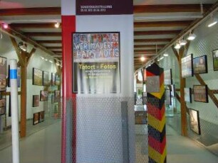 Fotoausstellung über die innerdeutsche Grenze : Im Deutsch-Deutschen Museum Mödlareuth wird die Fotoausstellung "Tatort-Fotos eines Verbrechens in Deutschland. Die Mauer 1961-1989" von Uwe Gerig gezeigt. Aufgenommen am 28. März 2012 in Mödlareuth
