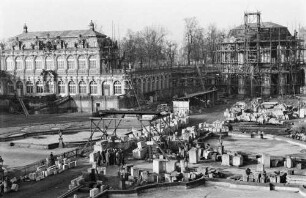 Dresden-Altstadt. Zwinger (1709-1728; M. D. Pöppelmann, B. Permoser). Mathematisch-Physikalischer Salon, Baustellen Bogengalerie und Wallpavillon. Zwingerhof mit Steinmetzwerkstätten