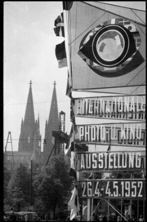 Köln: Photokina Transparent und Kölner Dom