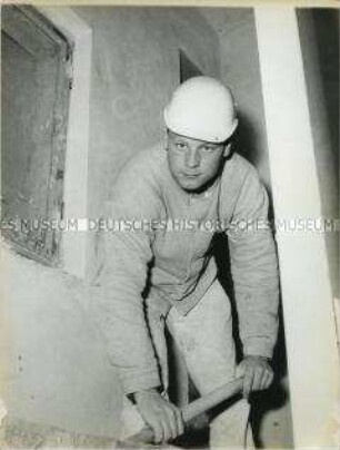 Der Boxer Manfred Markgraf arbeitet als Maurer
