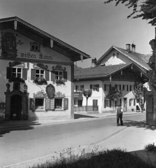 Oberammergau. Gasthaus Zum Weißen Lamm (1745). Straßenansicht